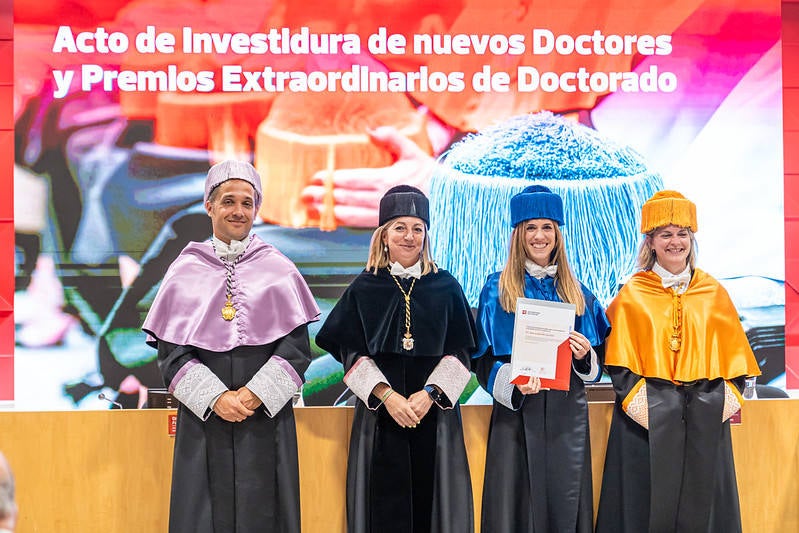 Las imágenes del acto de investidura de nuevos doctores en la UR