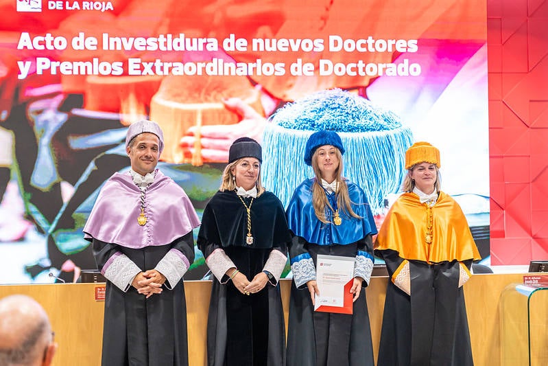 Las imágenes del acto de investidura de nuevos doctores en la UR
