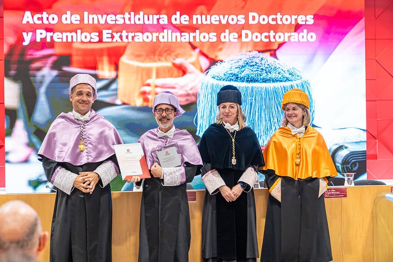 Las imágenes del acto de investidura de nuevos doctores en la UR