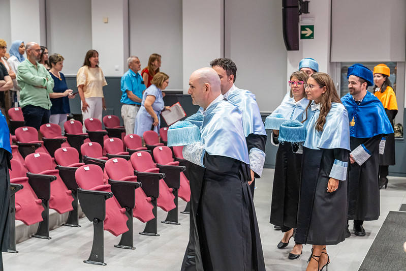 Las imágenes del acto de investidura de nuevos doctores en la UR