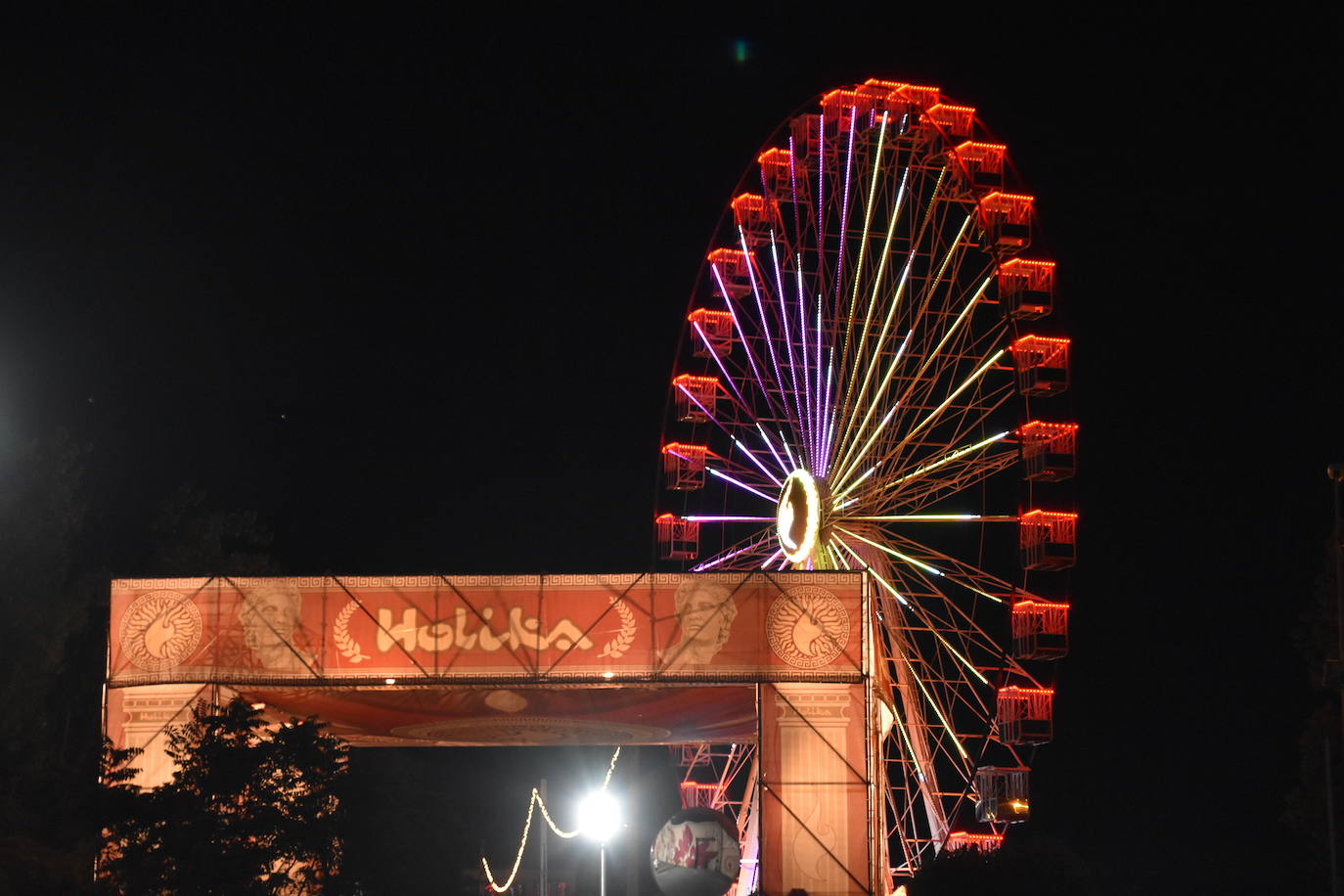 Duki, Timmy Trumpet y fuegos artificiales en el festival Holika