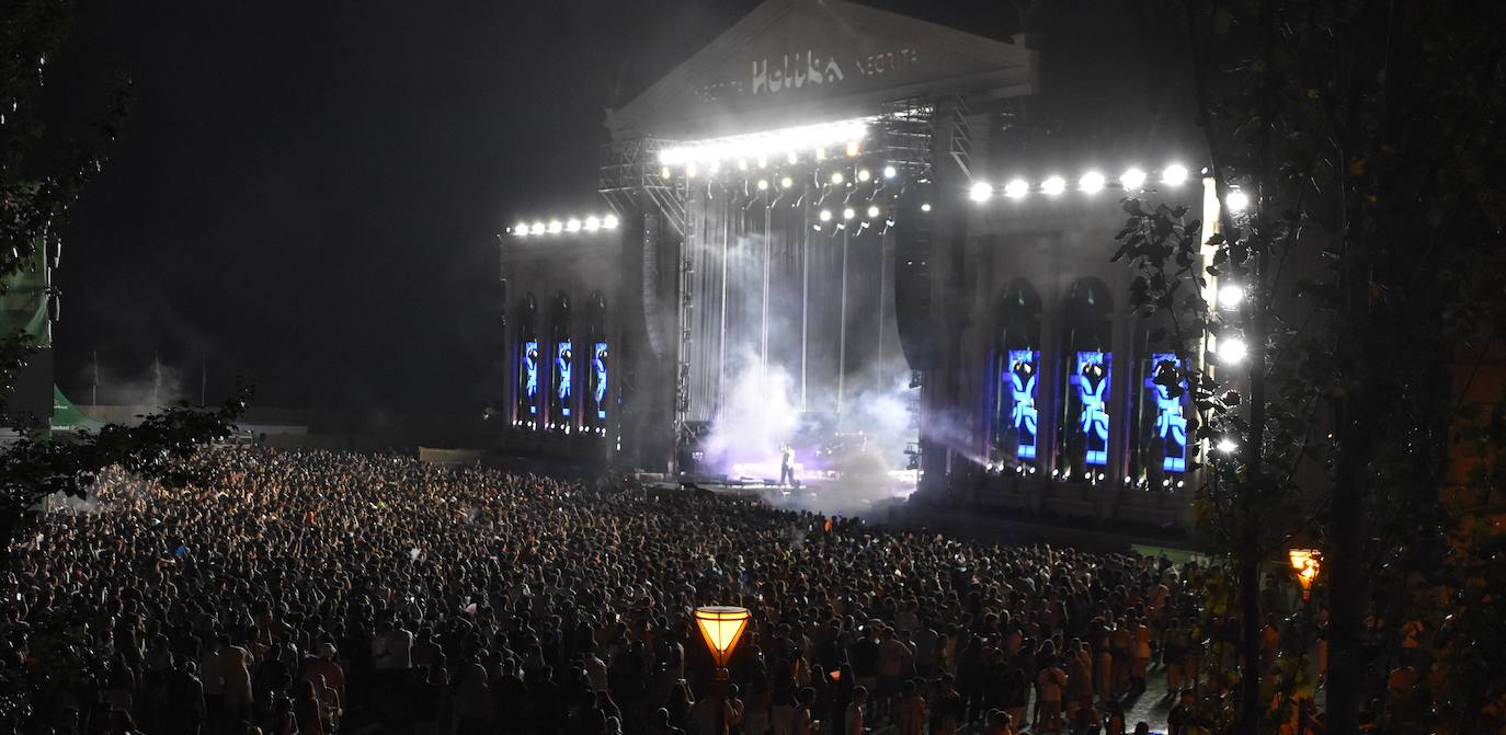 Duki, Timmy Trumpet y fuegos artificiales en el festival Holika