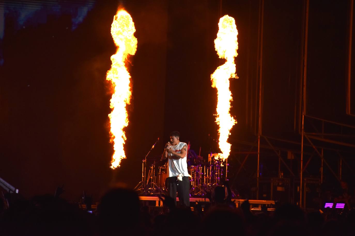 Duki, Timmy Trumpet y fuegos artificiales en el festival Holika