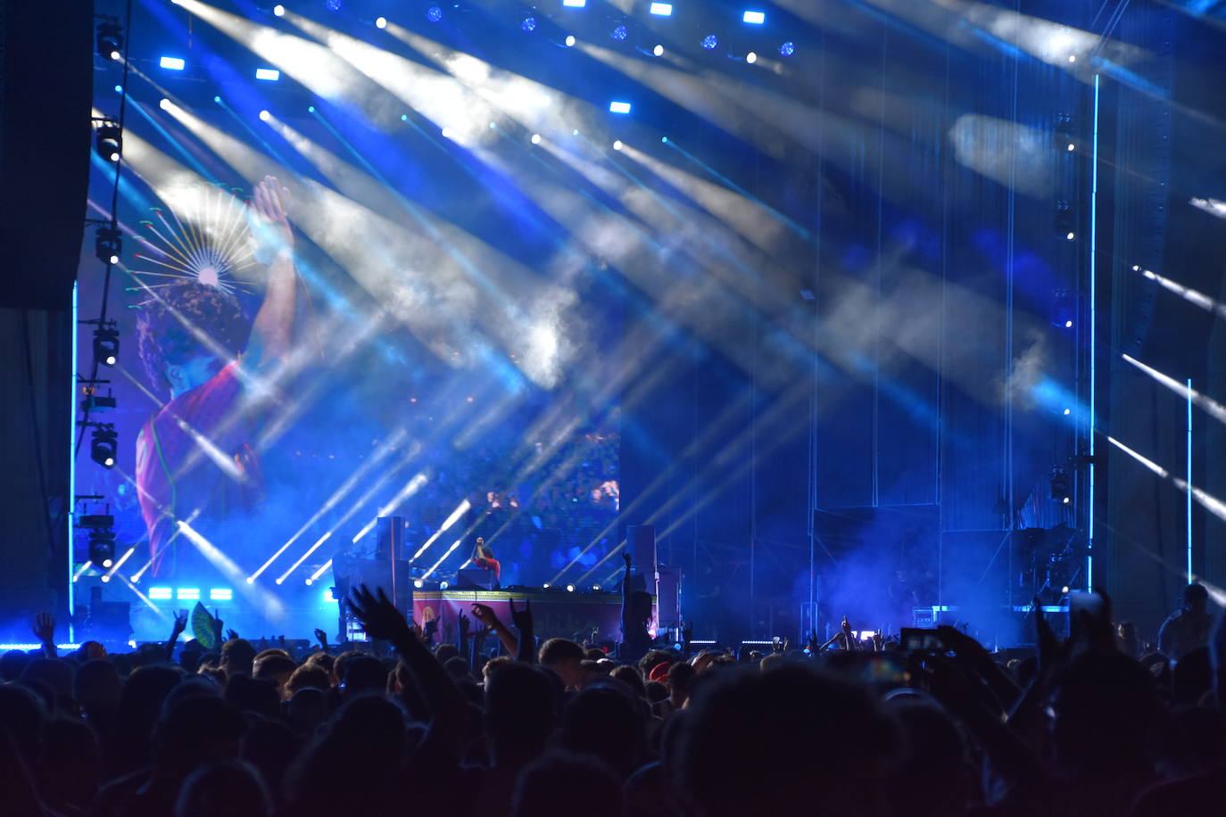 Duki, Timmy Trumpet y fuegos artificiales en el festival Holika