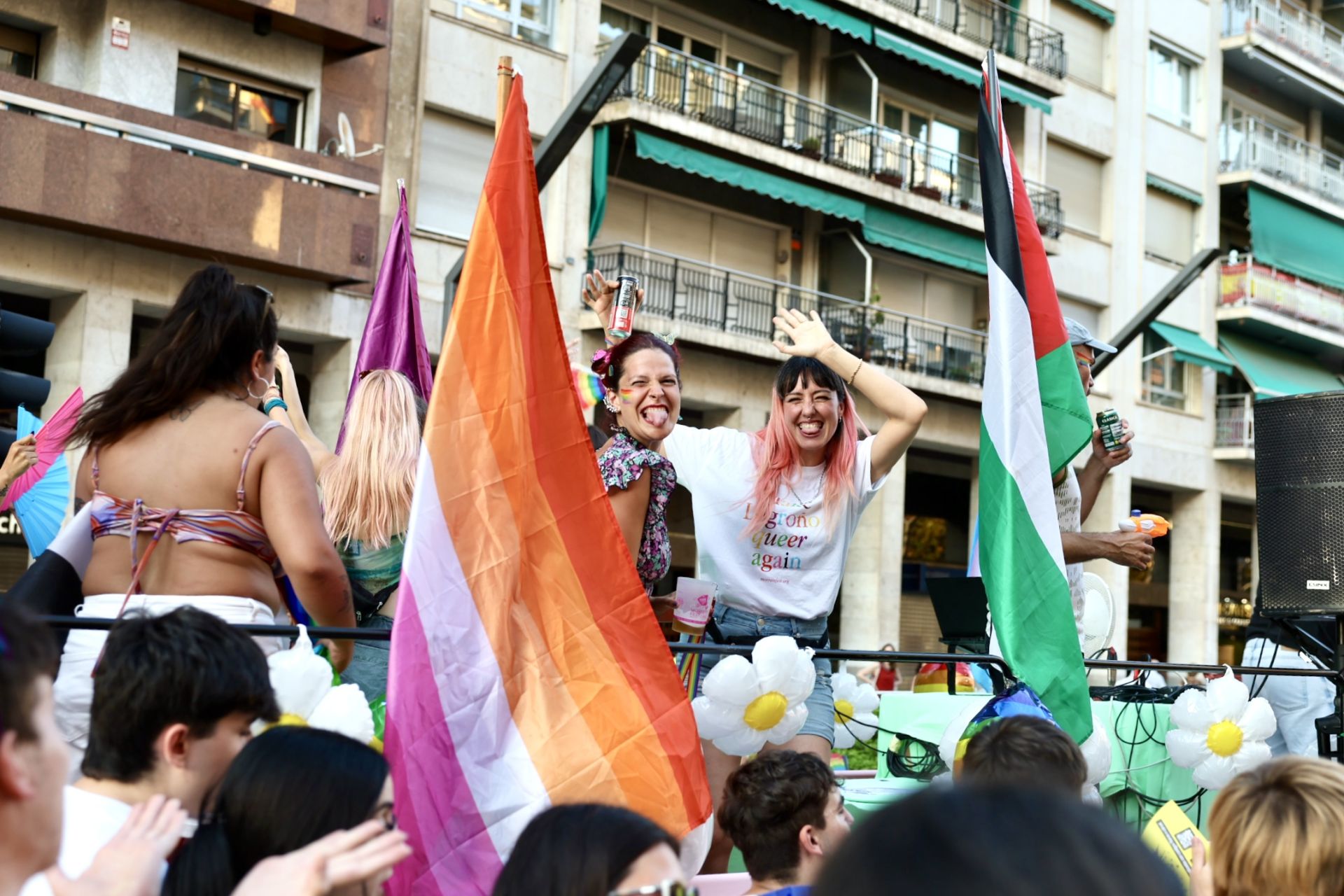El colectivo LGTBIQ+ saca el Orgullo en las calles de Logroño