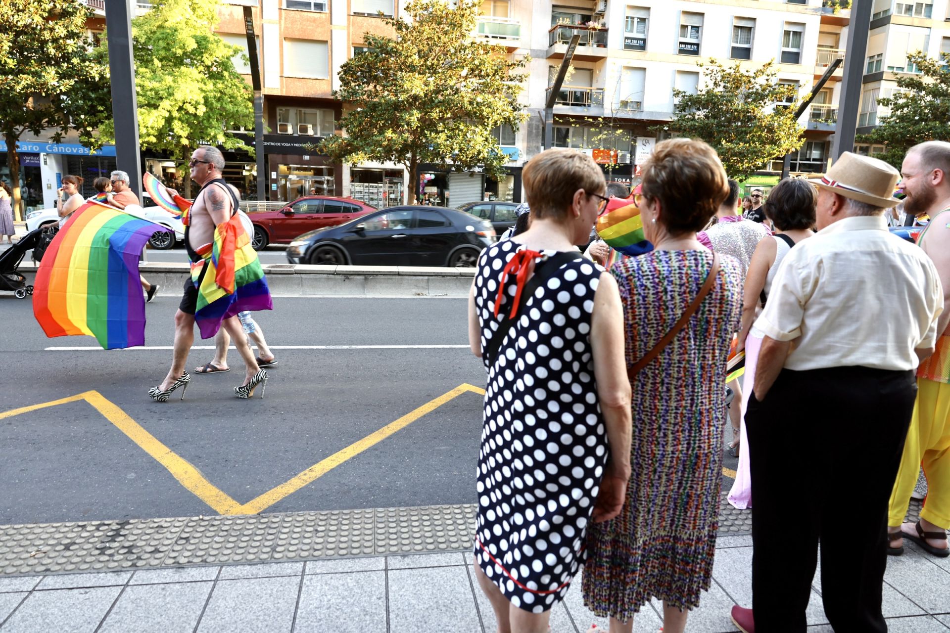 El colectivo LGTBIQ+ saca el Orgullo en las calles de Logroño