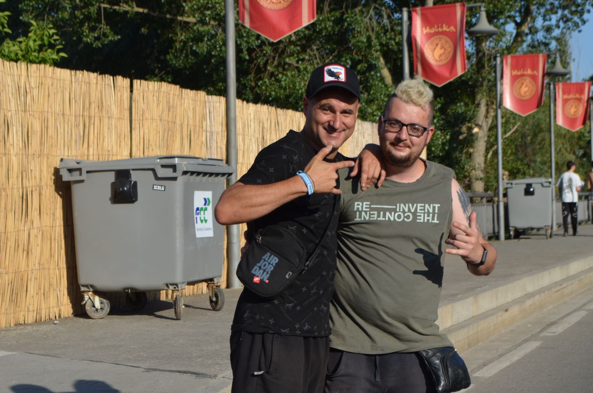 Sombreros, abanicos... y muchas ganas de pasarlo bien en Holika