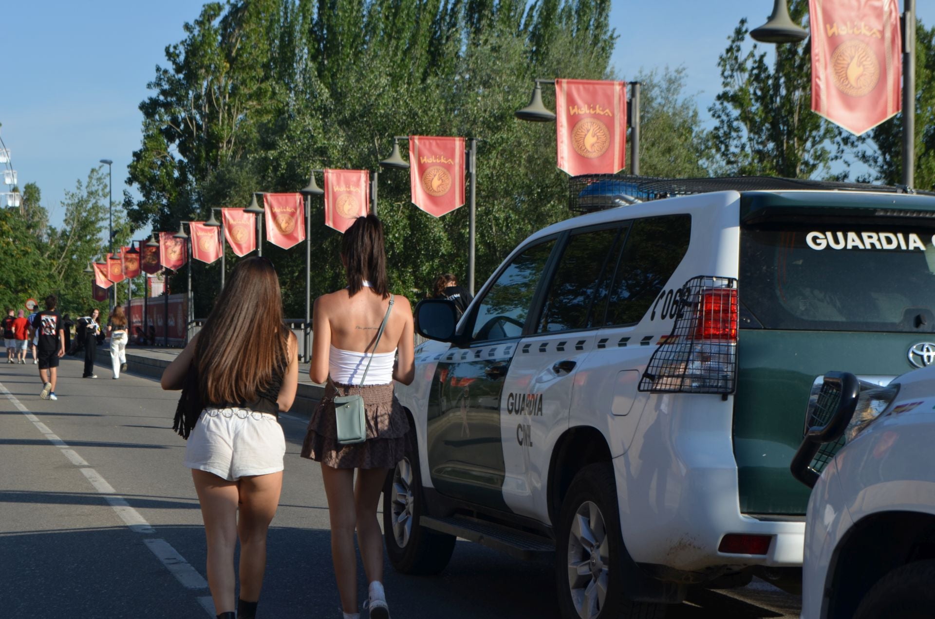 Sombreros, abanicos... y muchas ganas de pasarlo bien en Holika
