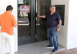 Jacinto Alonso, presidente en funciones de la FRF, entra en la sede federativa el pasado miércoles.