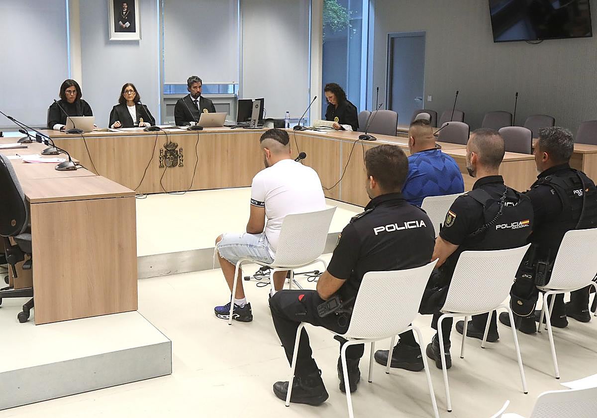 Los acusados, este lunes, en la sesión de conformidad celebrada en la Audiencia Provincial.