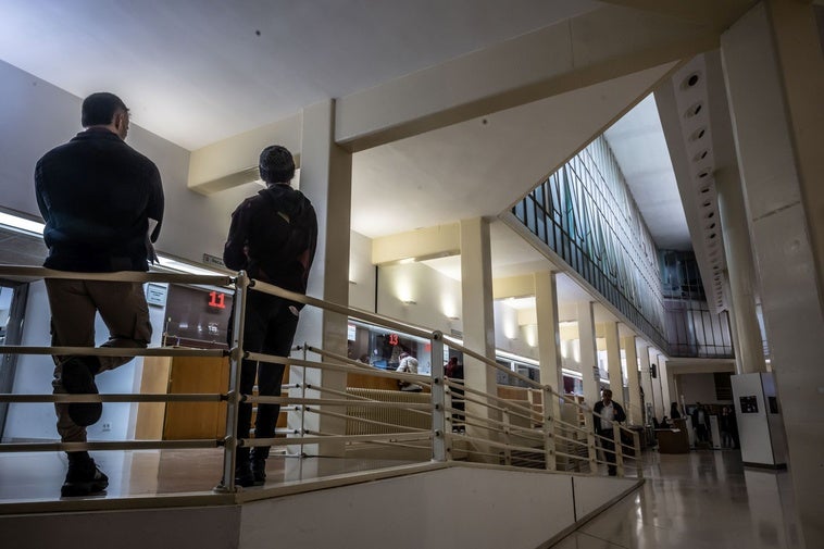 Zona de atención al público en el interior del Ayuntamiento de Logroño.