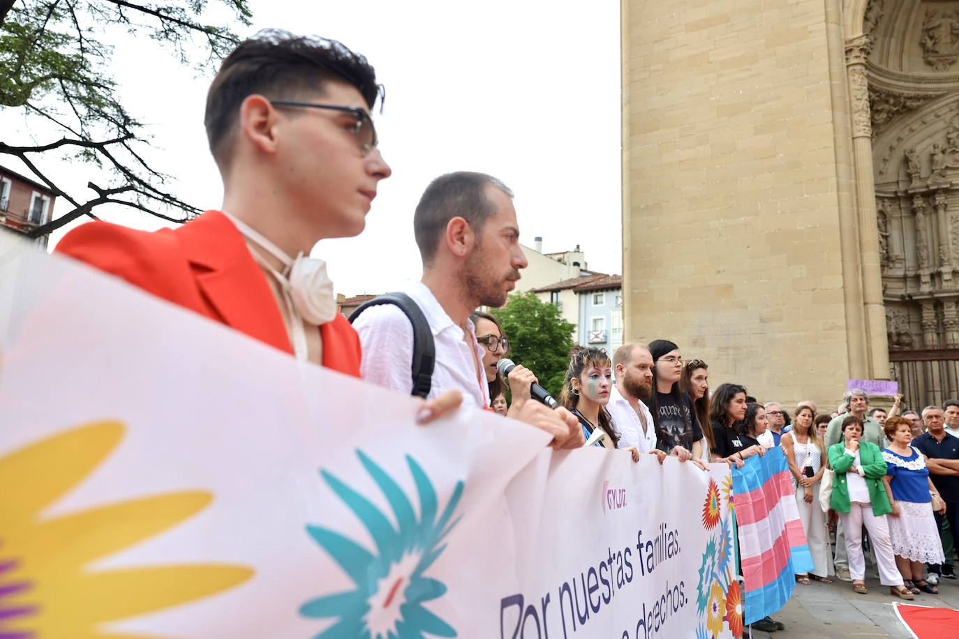 Las imágenes de la concentración contra el odio y la violencia en Logroño
