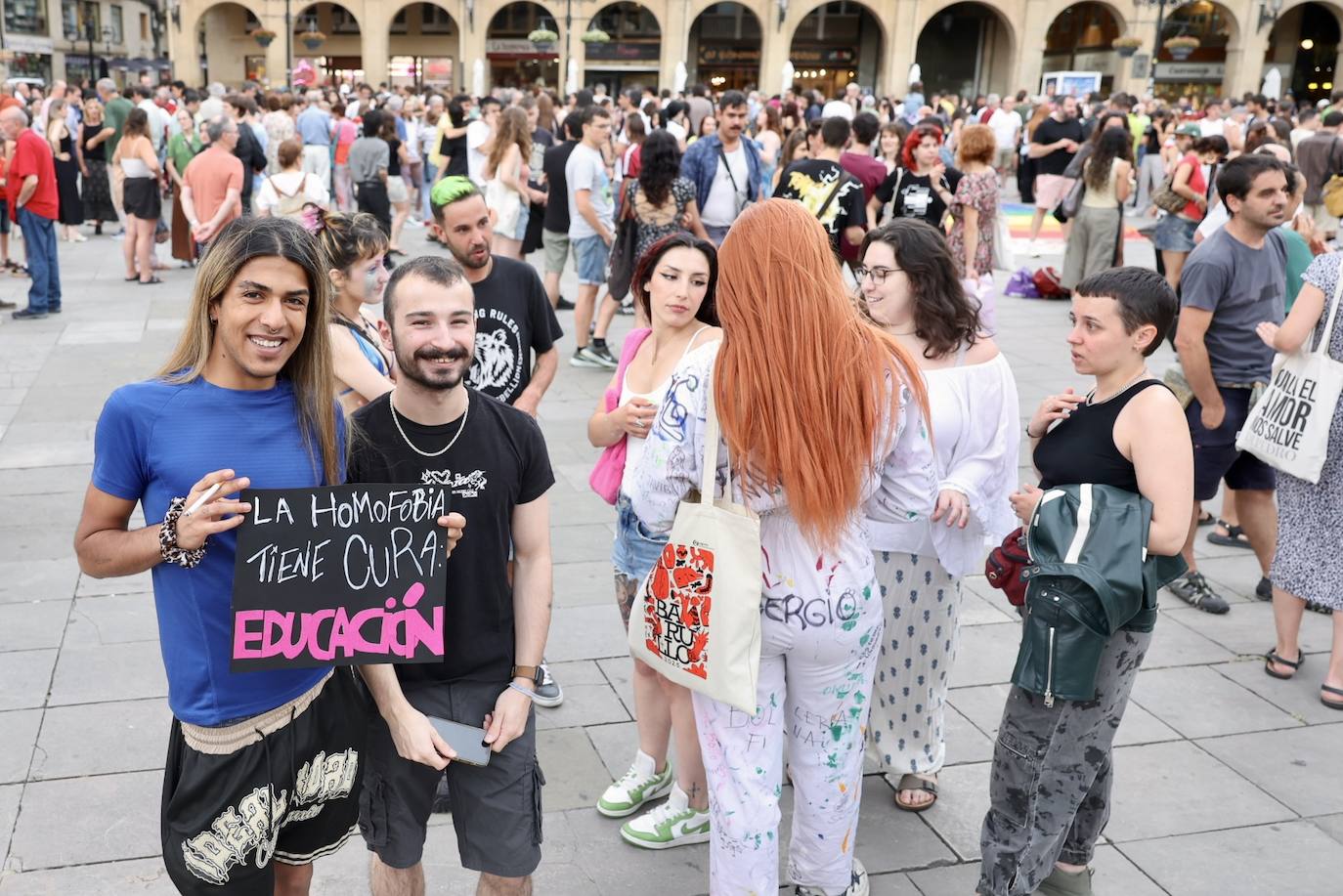 Las imágenes de la concentración contra el odio y la violencia en Logroño