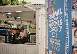 El Festival de las Naciones ocupa el paseo del Espolón hasta el 13 de julio.