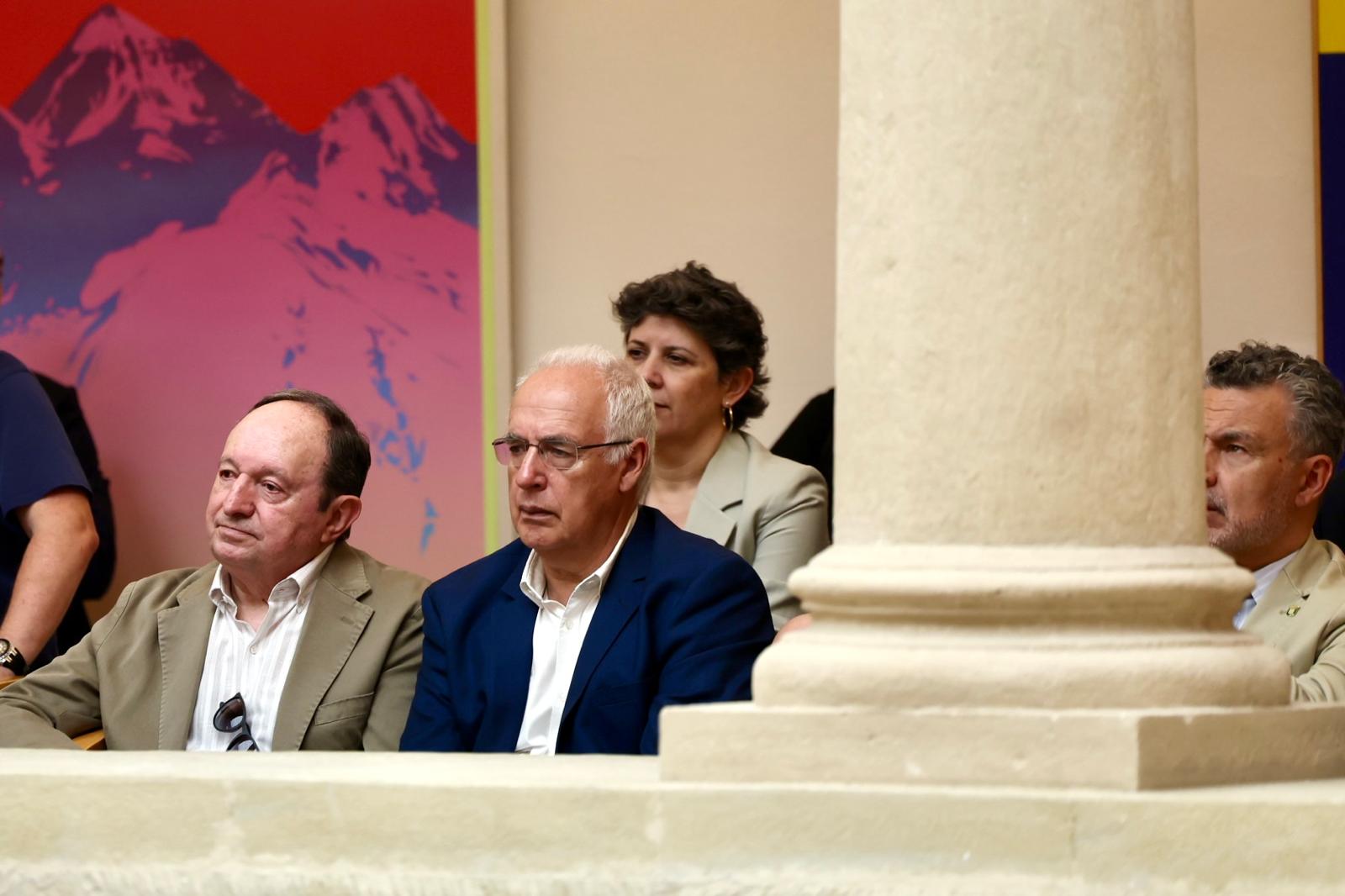 Las imágenes de debate del estado de la región