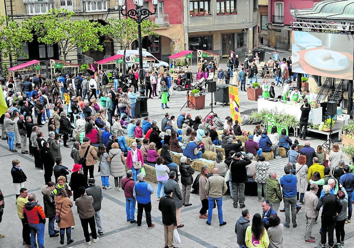 La plaza de la Paz llena en una de las ediciones anteriores de HAROmas.