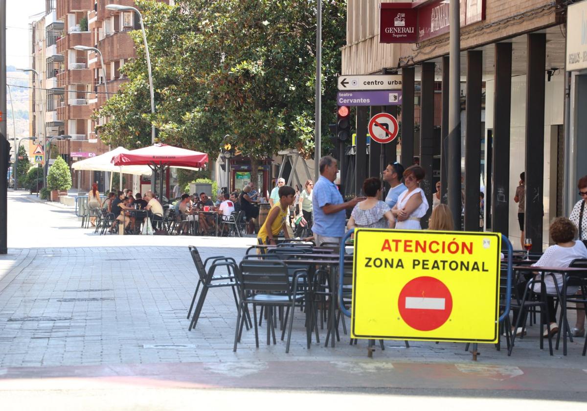Peatonalizar el centro busca fomentar el comercio y la convivencia.