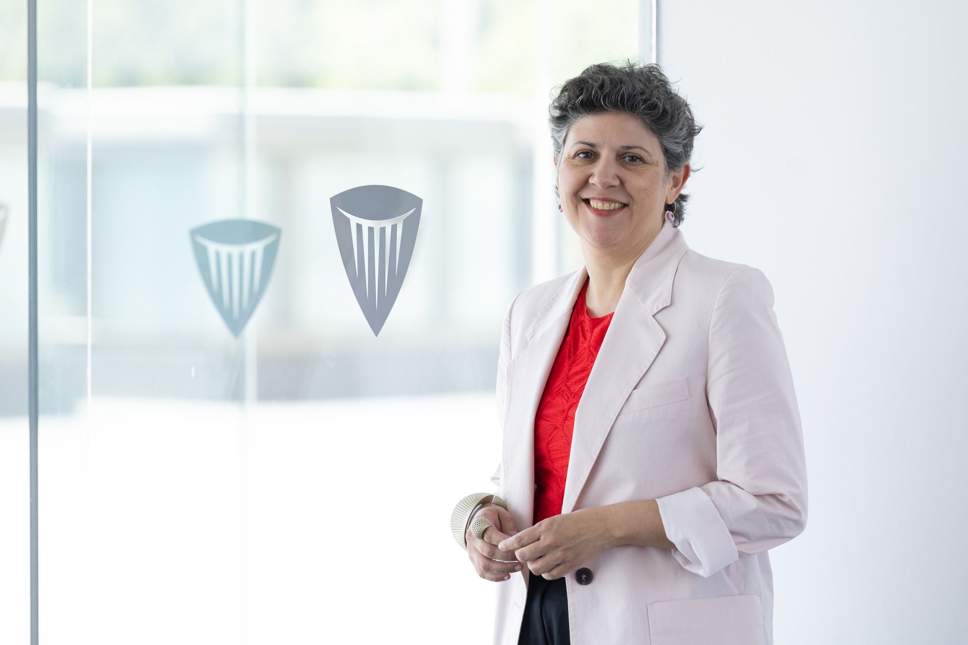 Virginia Borges posa en el vestíbulo del Palacio de Congresos Riojafórum, donde tiene su despacho.
