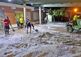 Sí, todo eso es granizo. Pero debe ser normal. Sigan, sigan