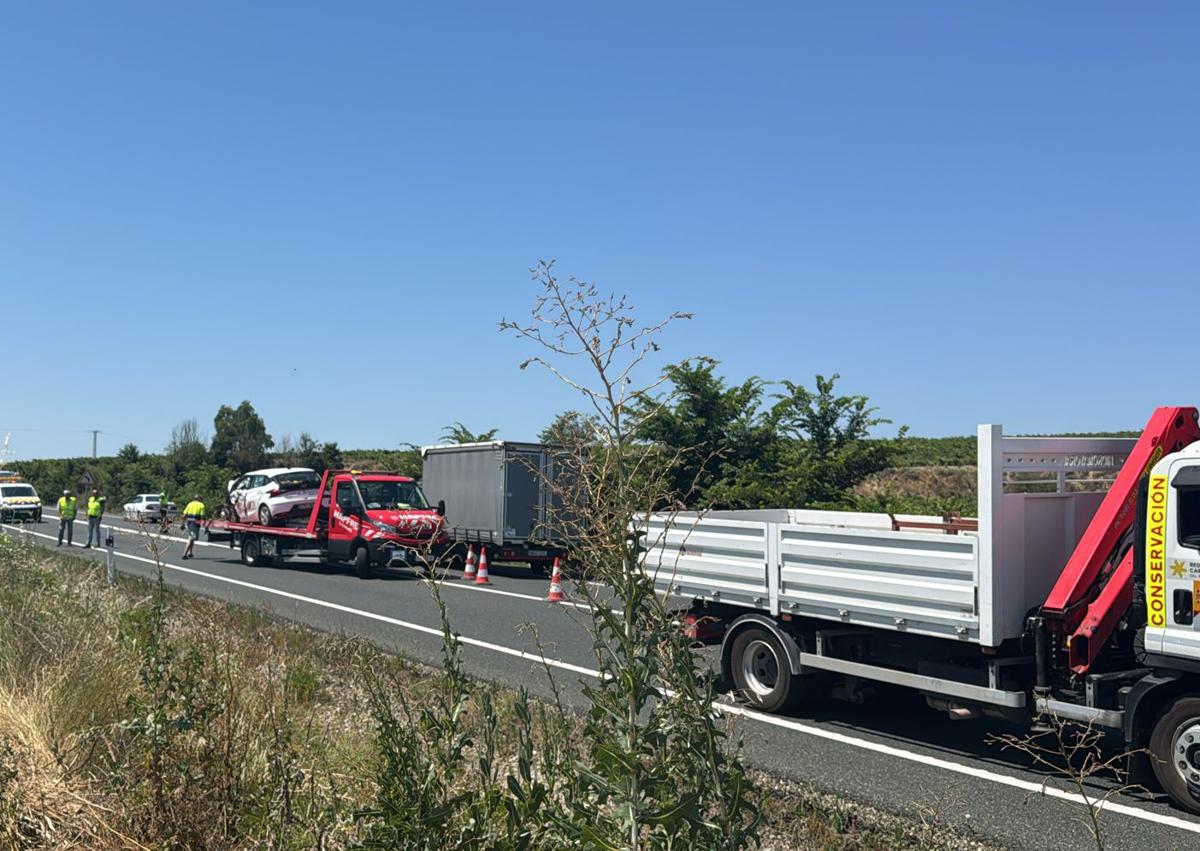Imagen secundaria 1 - Una colisión frontal en la N-232 entre Briones y Gimileo deja dos heridos