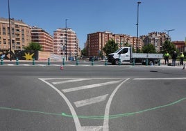 Operacios del Parque Municipal de Servicios, en el cruce entre Hermanos Hircio y Miguel Delibes, este miércoles.