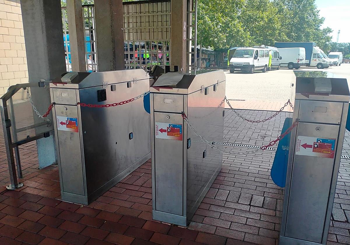 Filas en Las Norias porque los tornos no funcionan, hoy en La Guindilla.