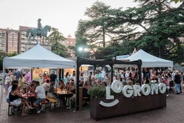 Ambiente de la Feria de las Naciones en El Espolón logroñés.
