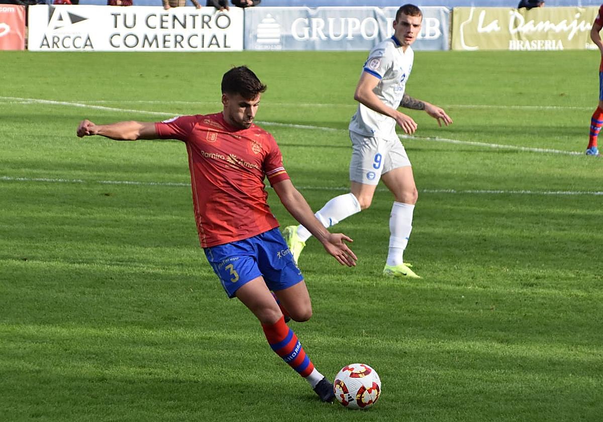 Julen Hualde, en un partido con el Calahorra en La Planilla.