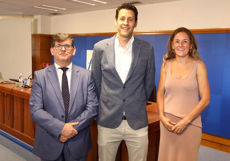 Amadeo Lázaro, Javier Rioja y Adelaida Alútiz, durante la rueda de prensa.