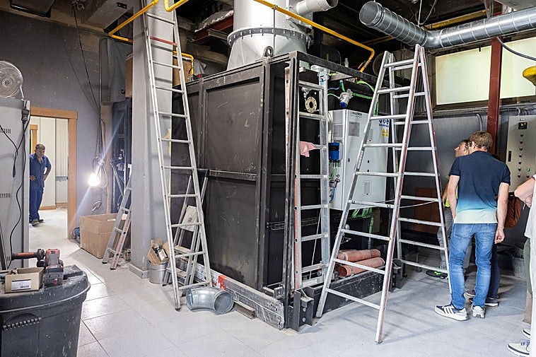 Obras para la instalación de la maquinaria del nuevo horno crematorio.