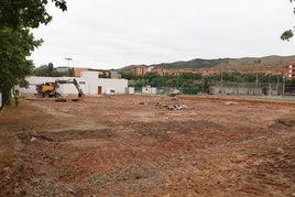 Los operarios y máquinas de la empresa adjudicataria han comenzado por los movimientos de tierras.