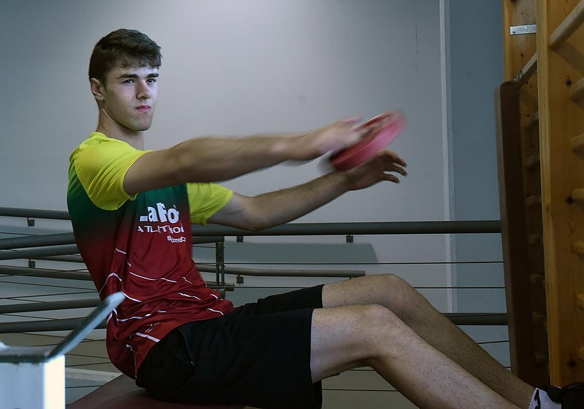 Marcos Moreno, durante un entrenamiento en el gimnasio del Adarraga.