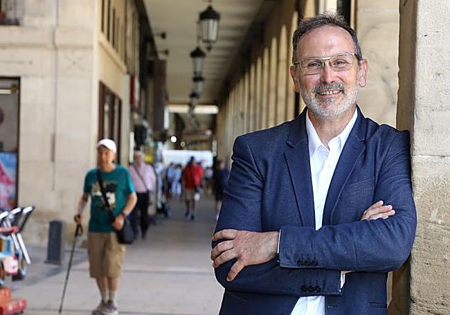 Rubén Antoñanzas en la calle Portales de Logroño en la mañana de ayer.
