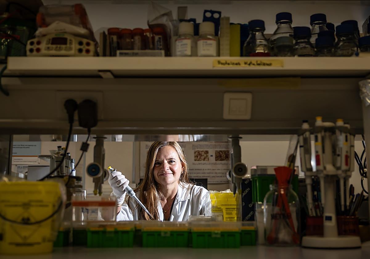 La doctora Arantza Portillo, el jueves en uno de los laboratorios del Cretav-Cibir.
