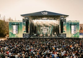 Miles de personas disfrutan en el recinto del festival de la actuación de Marcus King este pasado domingo.
