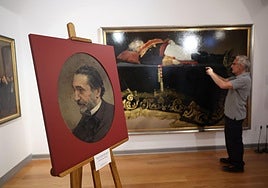 Retrato de Sagasta pintado hacia 1885 por José Nin y Tudó, en el Museo de La Rioja, ante 'El general Espartero muerto', del mismo autor.