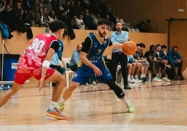 Iker Montero, en un partido con el Salou.
