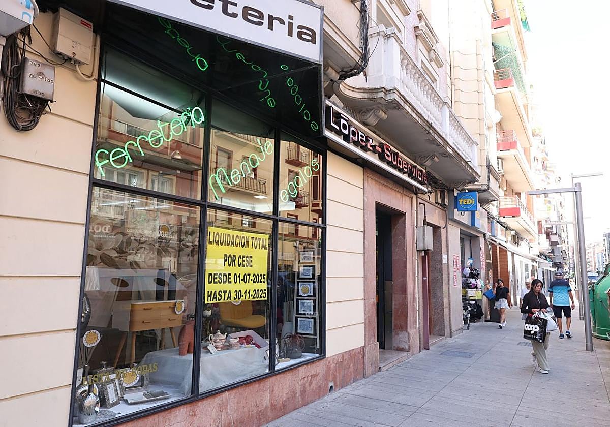 Fachada de la tienda López Suberviola, en la calle República Argentina 24 de Logroño.