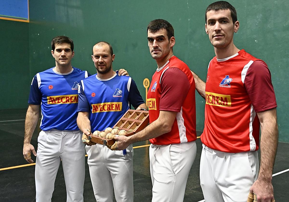 Zabaleta y Elordi, de azul.