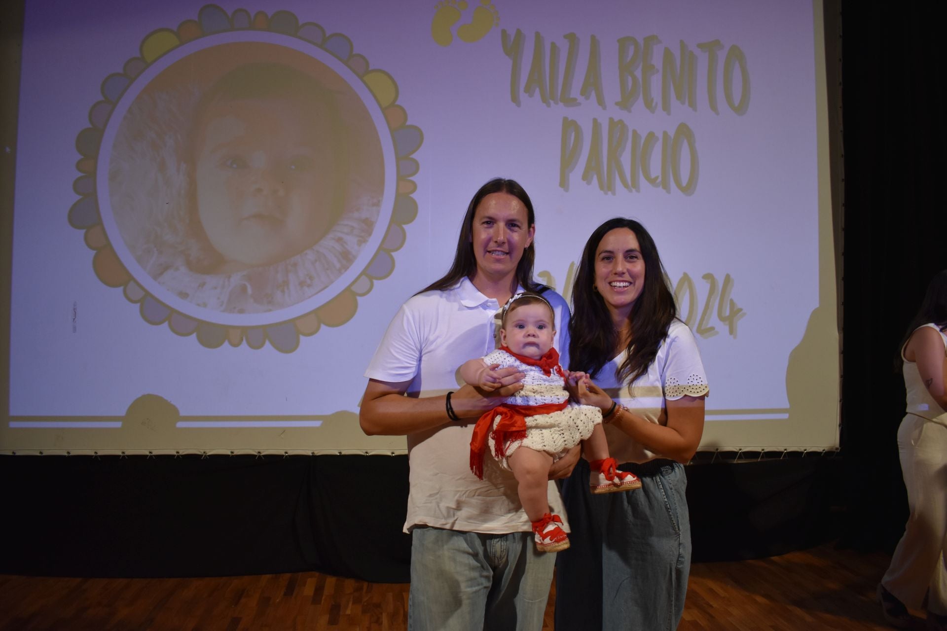 Imposición de pañuelos en Cervera a bebés y mayores