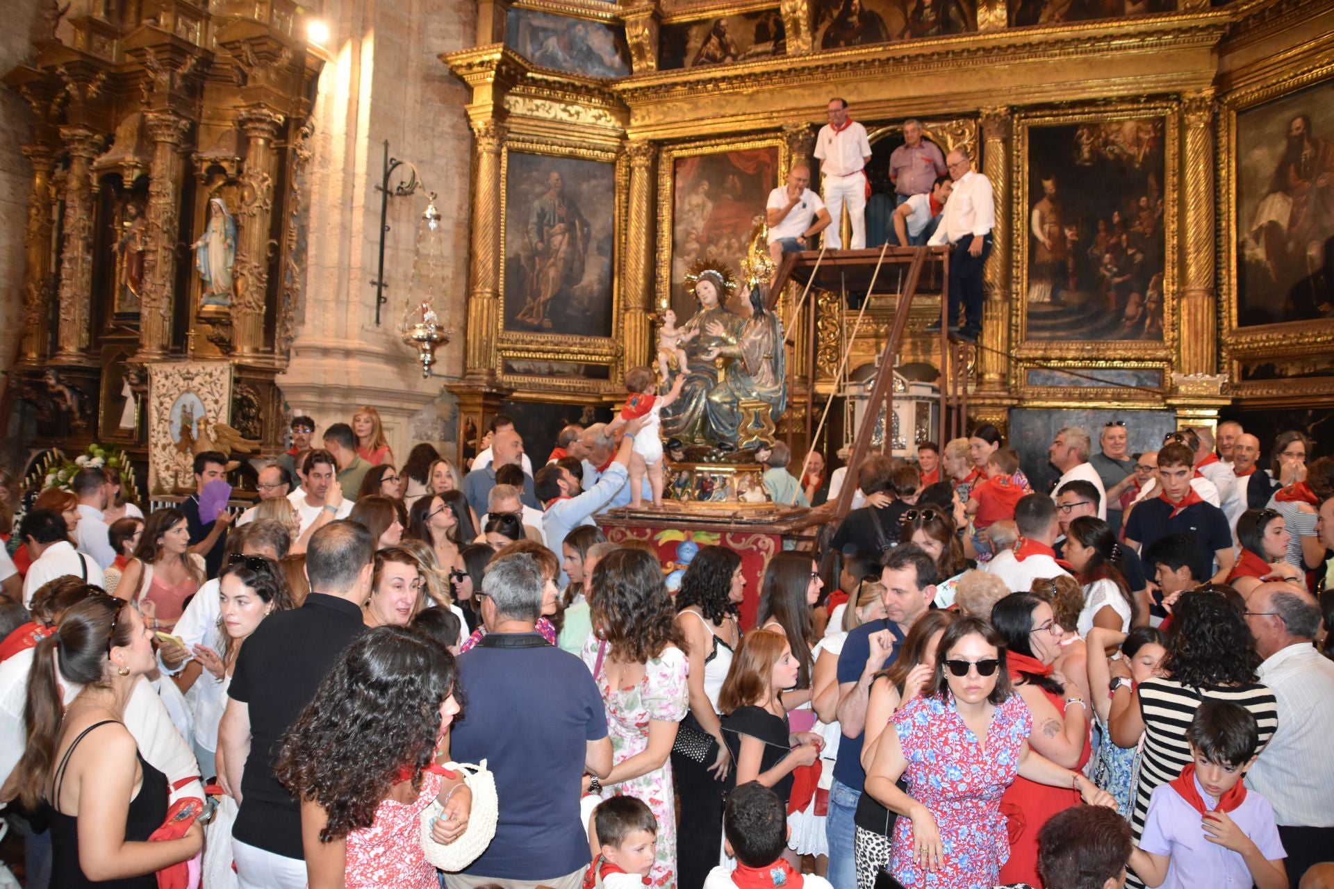 La bajada de Santa Ana y el baile de la gaita, en Cervera