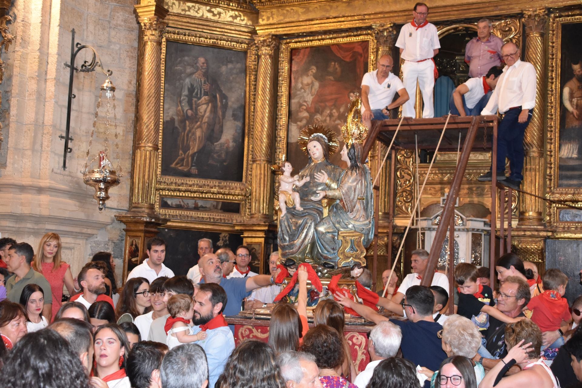 La bajada de Santa Ana y el baile de la gaita, en Cervera