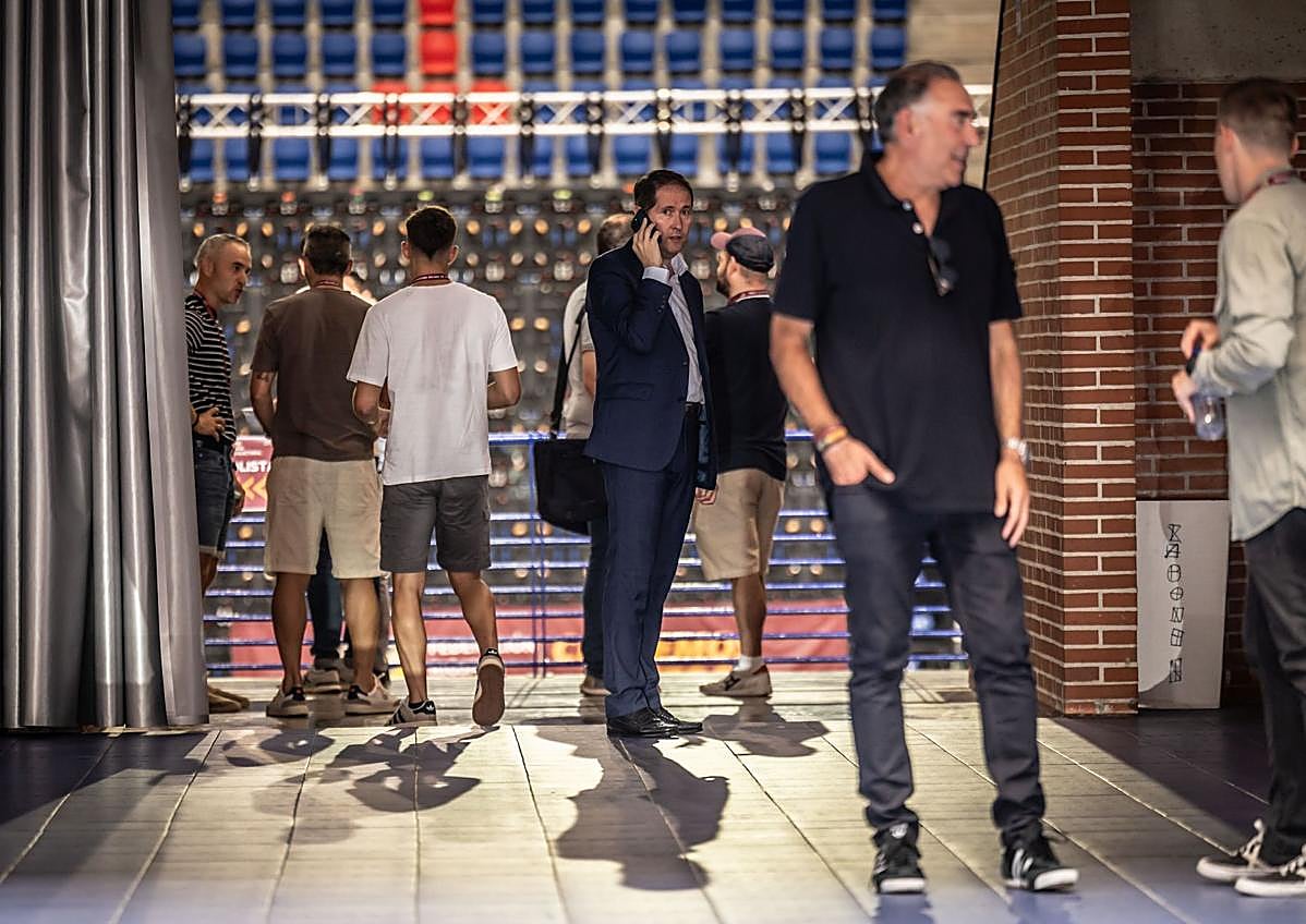 Imagen secundaria 1 - Gustavo Sáenz finiquita el &#039;alonsismo&#039; en el fútbol riojano