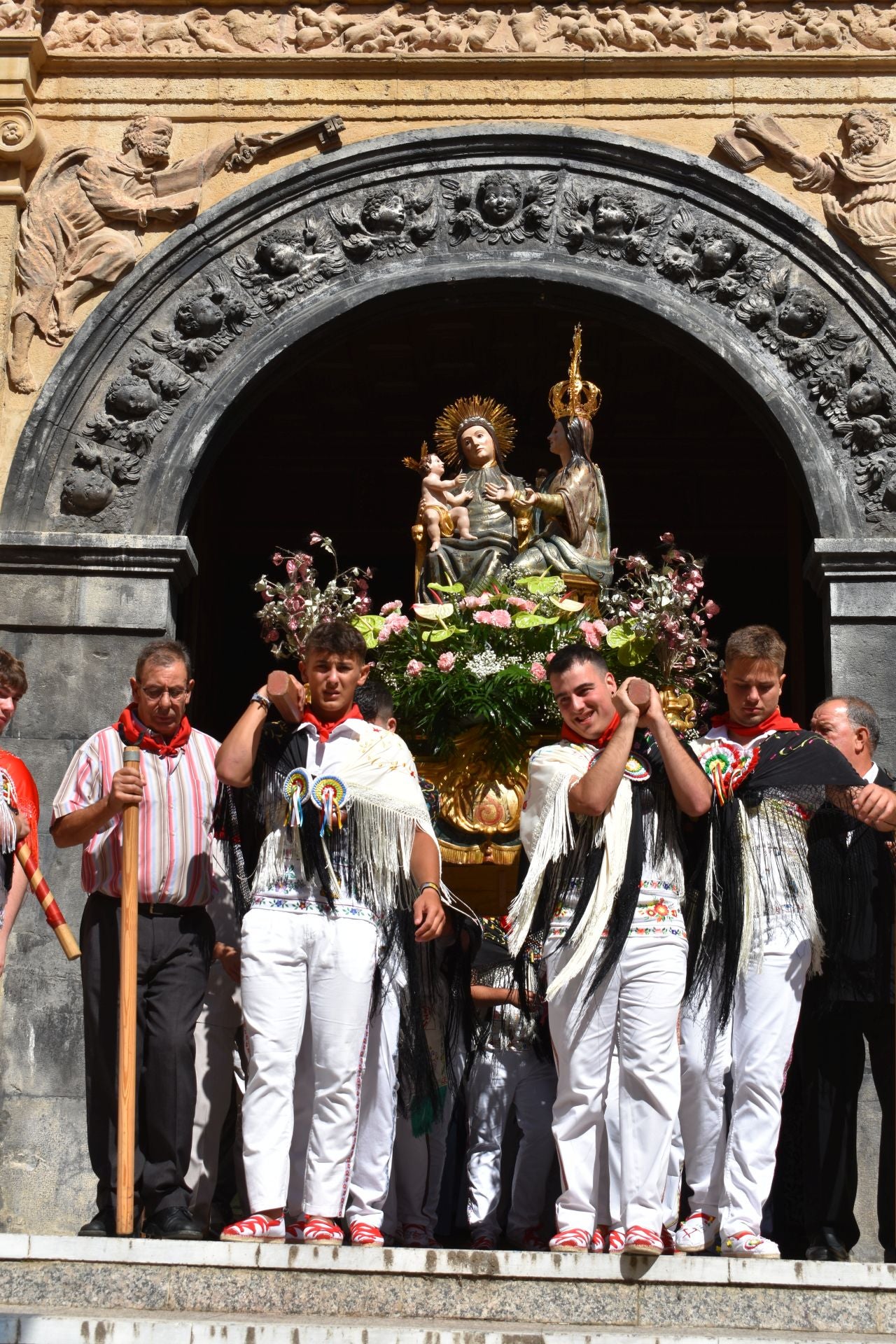 Procesión, misa, gigantes y bailes de la Gaita