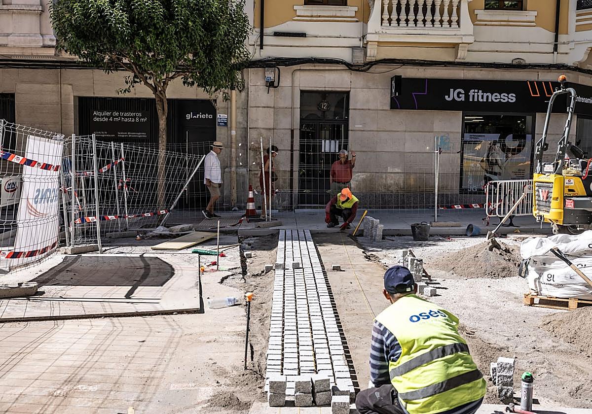 Obras en la zona de la Glorieta del doctor Zubía, esta semana.