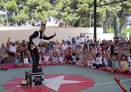 El clown Javi Javichy conquistó al público de todas las edades en la actuación del mediodía de ayer.
