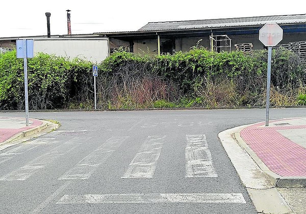 La señalización desgastada en Entrena, hoy en La Guindilla.