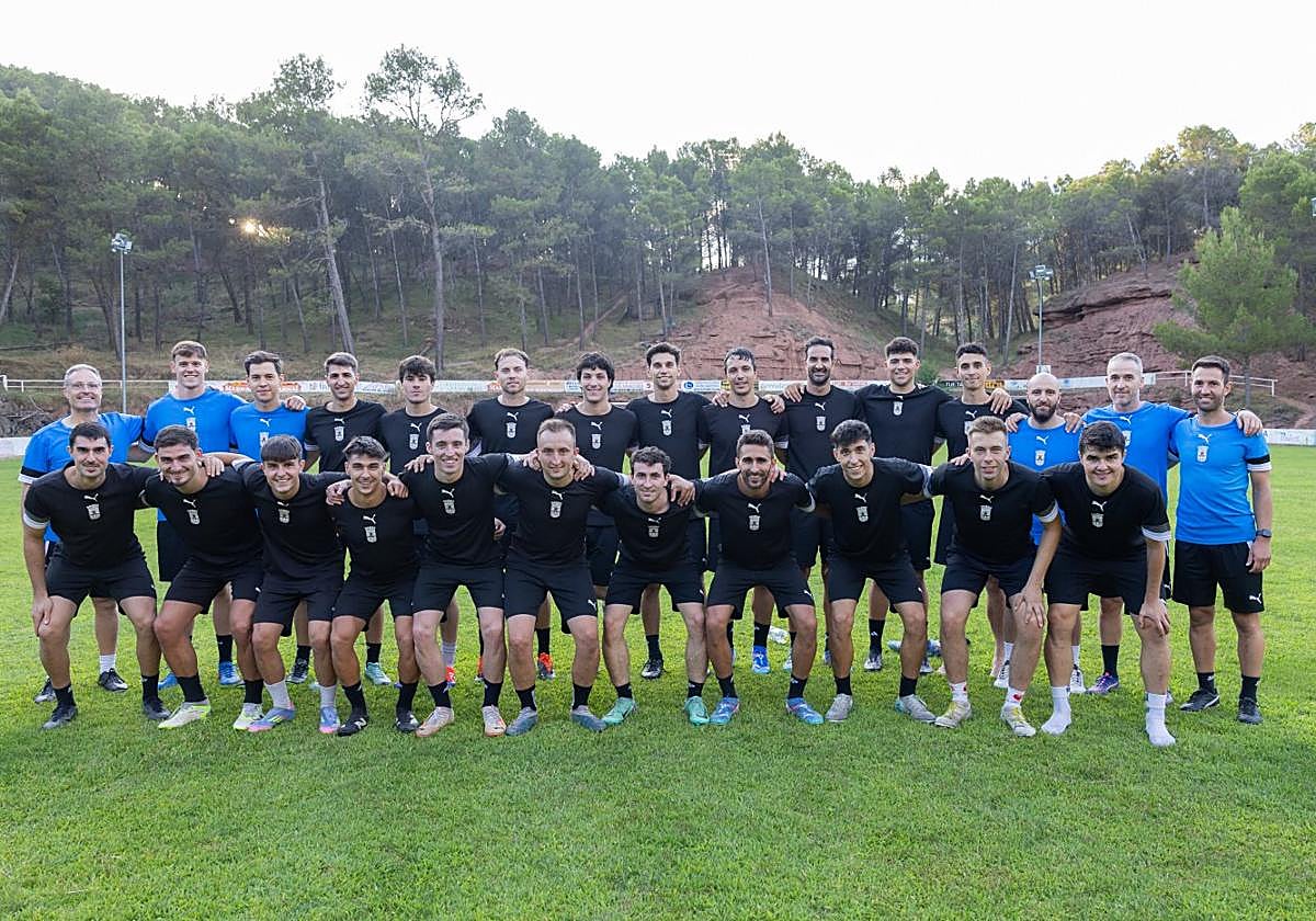 Foto de equipo del Náxara durante su primer entrenamiento en La Salera.
