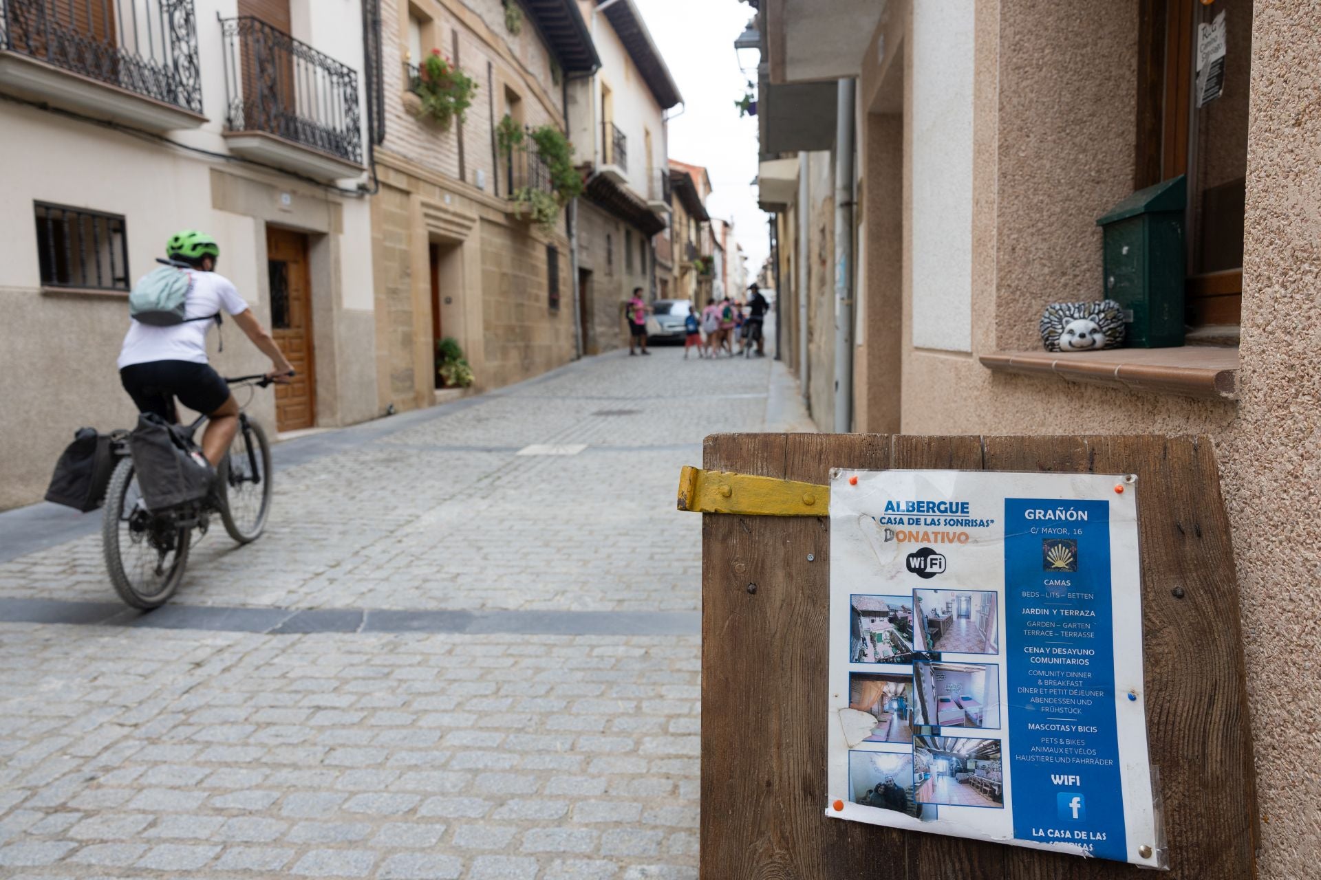 Peregrinos que hacen camino al andar