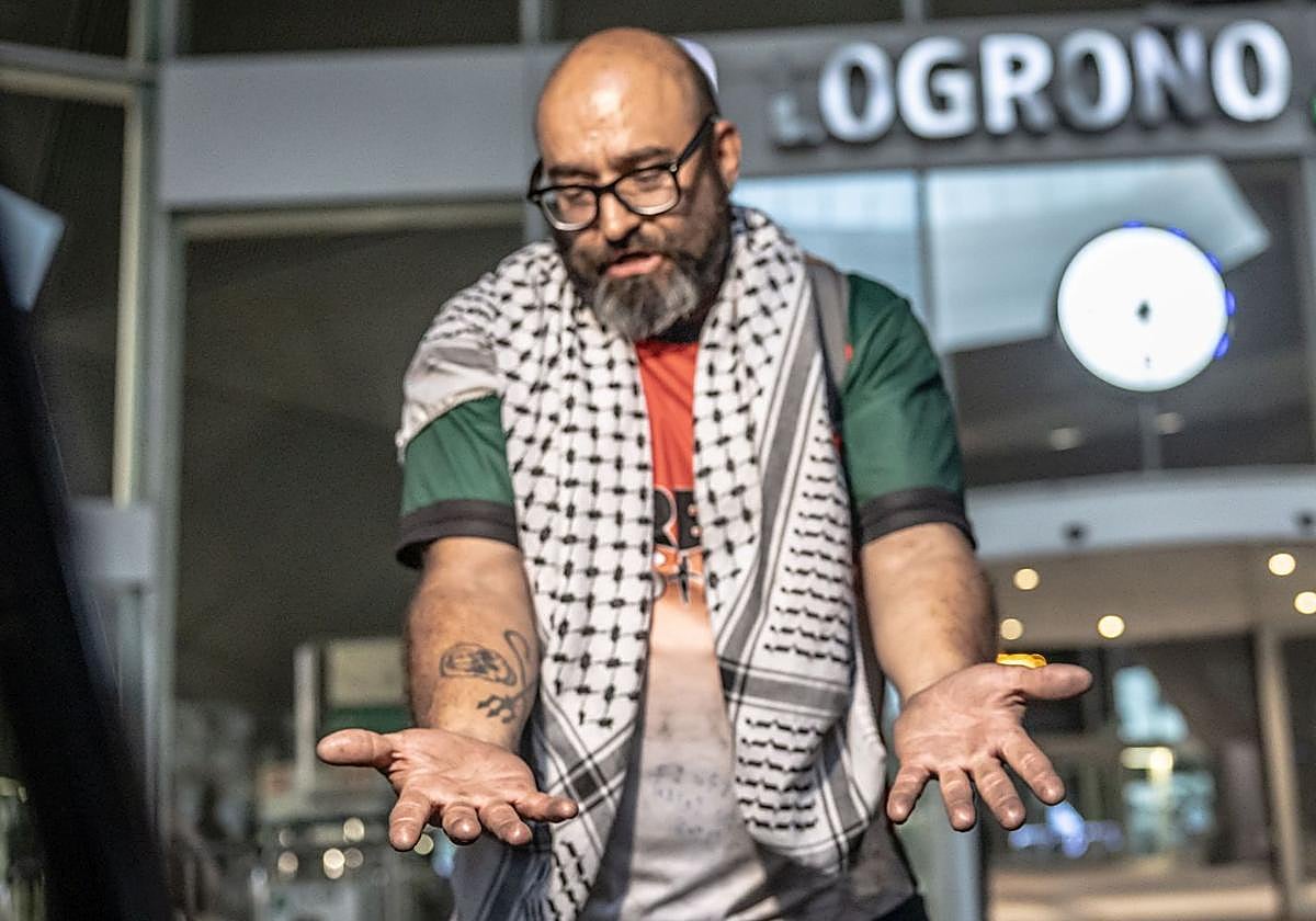 El activista propalestino Sergio Toribio a su llegada, el pasado mes de junio, a Logroño, tras su primera deportación de Israel.